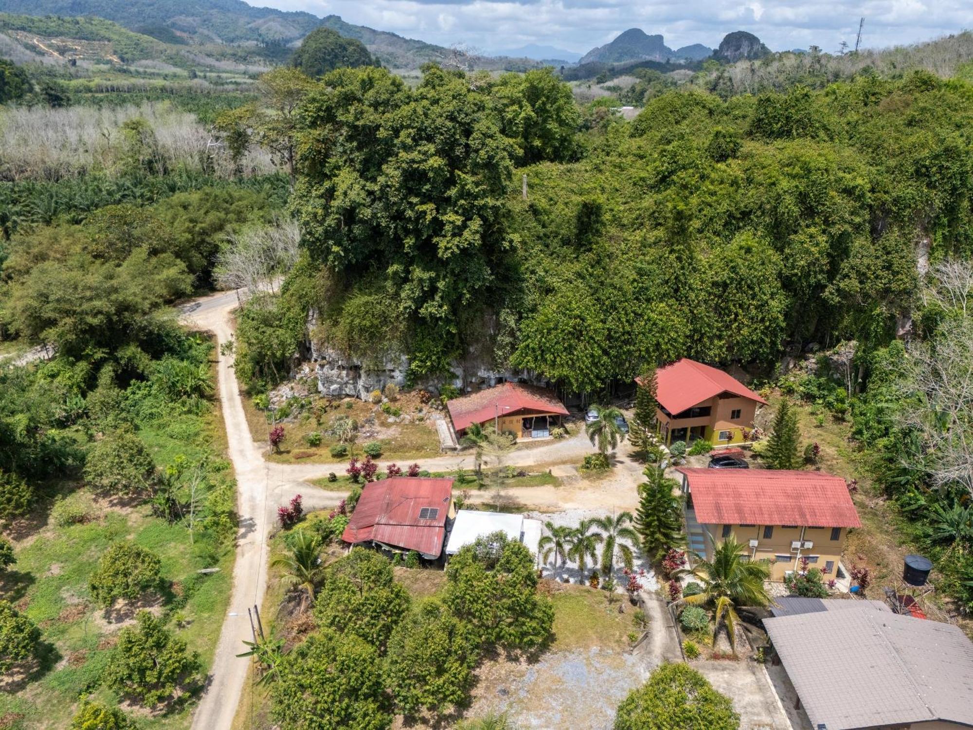 Country House Pulai Holiday Village Gua Musang Esterno foto
